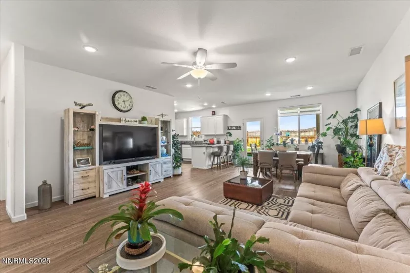 516 Beckwourth, Reno, Nevada 89506, 3 Bedrooms Bedrooms, ,2 BathroomsBathrooms,Residential,Residential,Beckwourth,250052607