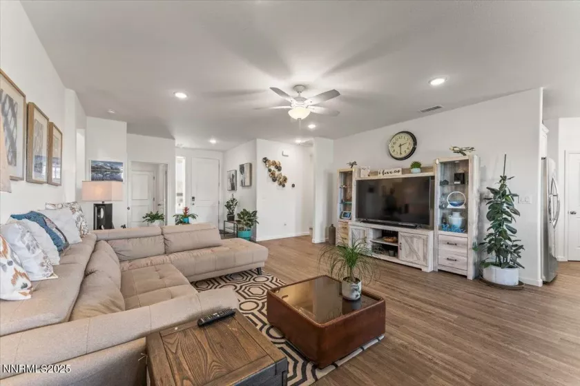 516 Beckwourth, Reno, Nevada 89506, 3 Bedrooms Bedrooms, ,2 BathroomsBathrooms,Residential,Residential,Beckwourth,250052607
