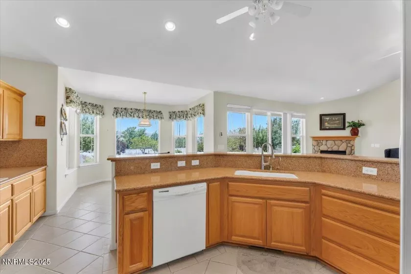 955 Lasso, Fernley, Nevada 89408, 3 Bedrooms Bedrooms, ,2 BathroomsBathrooms,Residential,Residential,Lasso,250052609
