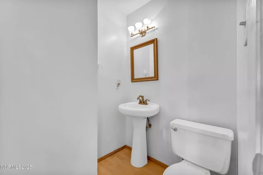827 Robin, Incline Village, Nevada 89451, 3 Bedrooms Bedrooms, ,2 BathroomsBathrooms,Residential,Residential,Robin,250052615