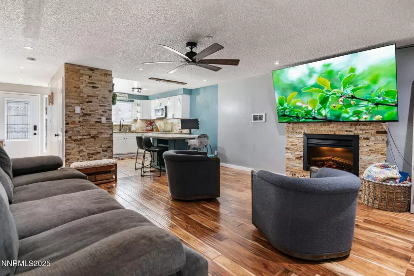 1325 Lompa, Carson City, Nevada 89701, 2 Bedrooms Bedrooms, ,3 BathroomsBathrooms,Residential,Residential,Lompa,250052618