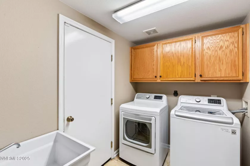 2915 Fairwood, Reno, Nevada 89502, 4 Bedrooms Bedrooms, ,3 BathroomsBathrooms,Residential,Residential,Fairwood,250052620