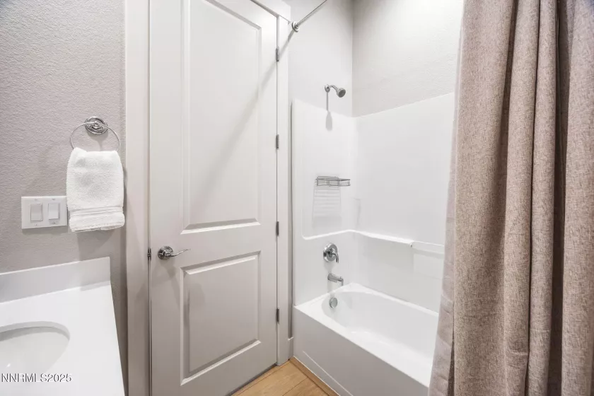 7873 Hoback, Sparks, Nevada 89436, 3 Bedrooms Bedrooms, ,3 BathroomsBathrooms,Residential,Residential,Hoback,250052624