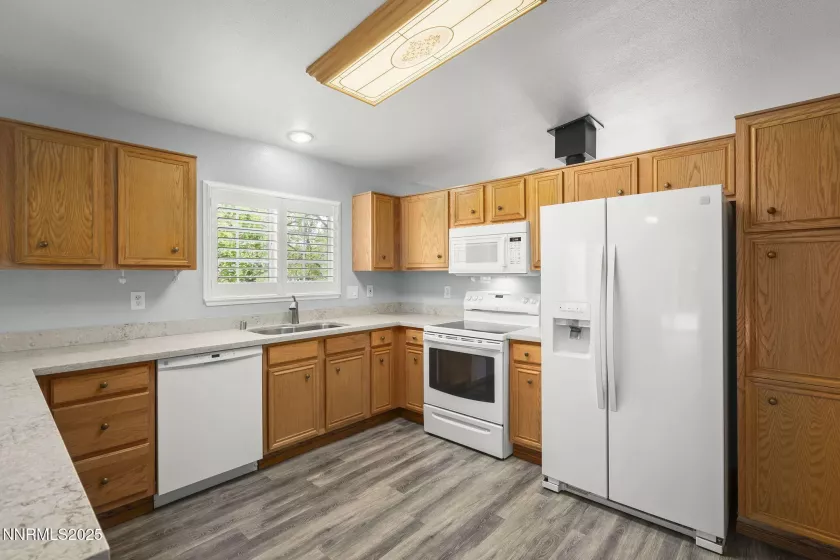 17832 Bear River, Reno, Nevada 89508, 3 Bedrooms Bedrooms, ,2 BathroomsBathrooms,Residential,Residential,Bear River,250052642