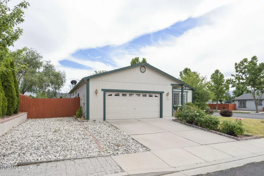 17832 Bear River, Reno, Nevada 89508, 3 Bedrooms Bedrooms, ,2 BathroomsBathrooms,Residential,Residential,Bear River,250052642