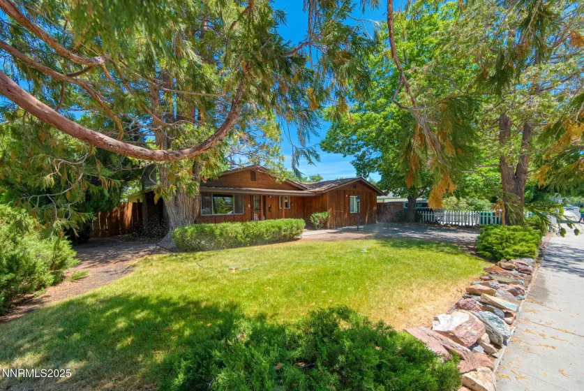 908 Robinson, Carson City, Nevada 89701, 4 Bedrooms Bedrooms, ,3 BathroomsBathrooms,Residential,Residential,Robinson,250052649