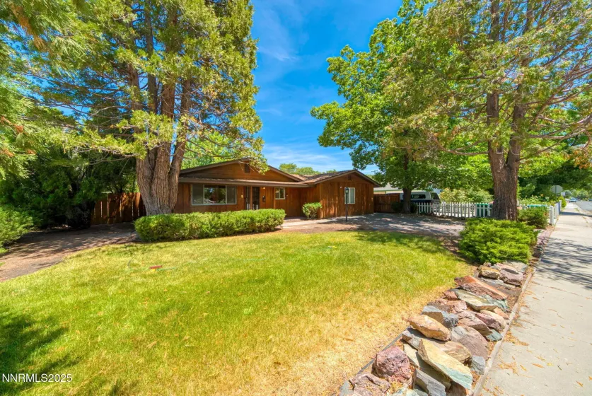 908 Robinson, Carson City, Nevada 89701, 4 Bedrooms Bedrooms, ,3 BathroomsBathrooms,Residential,Residential,Robinson,250052649