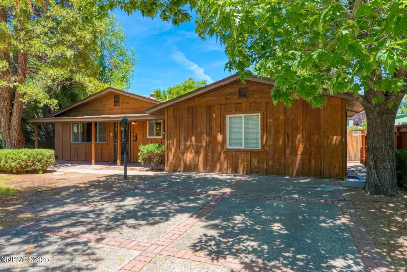 908 Robinson, Carson City, Nevada 89701, 4 Bedrooms Bedrooms, ,3 BathroomsBathrooms,Residential,Residential,Robinson,250052649