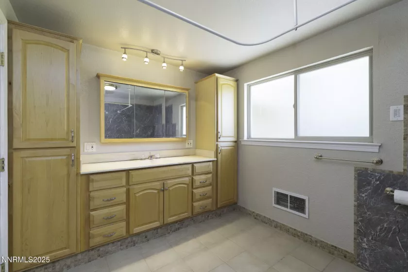 4879 Idlewild, Reno, Nevada 89519, 4 Bedrooms Bedrooms, ,3 BathroomsBathrooms,Residential,Residential,Idlewild,250052711