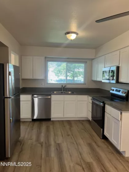 385 Smithridge, Reno, Nevada 89502, 2 Bedrooms Bedrooms, ,2 BathroomsBathrooms,Residential,Residential,Smithridge,250052723