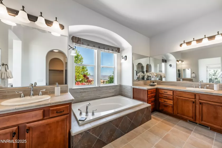 10212 Via Como, Reno, Nevada 89511, 4 Bedrooms Bedrooms, ,4 BathroomsBathrooms,Residential,Residential,Via Como,250052726