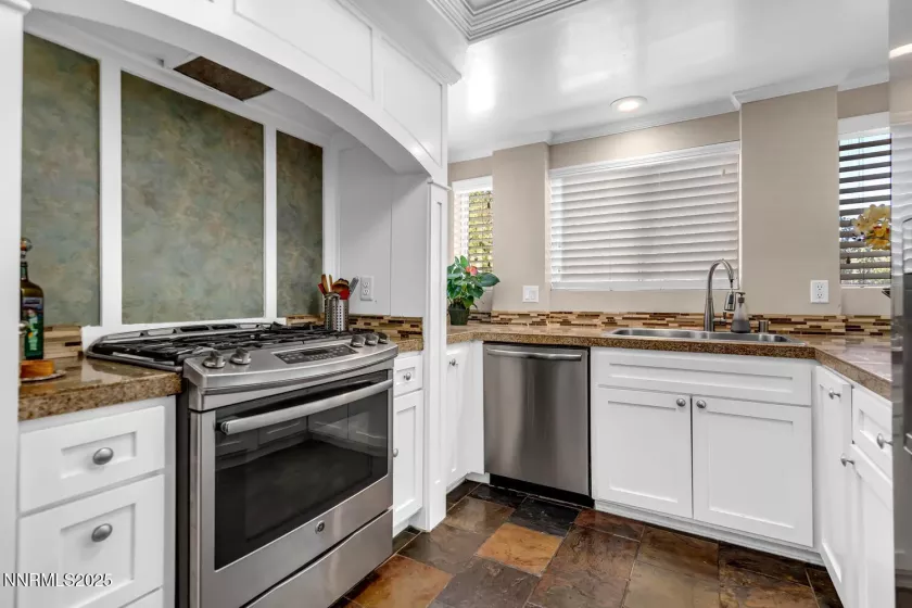 831 Blue Falls, Reno, Nevada 89511, 4 Bedrooms Bedrooms, ,3 BathroomsBathrooms,Residential,Residential,Blue Falls,250052743