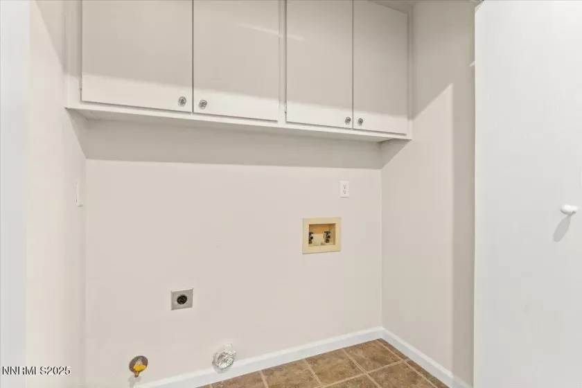 7187 Blue Falls, Reno, Nevada 89511, 4 Bedrooms Bedrooms, ,2 BathroomsBathrooms,Residential,Residential,Blue Falls,250052745