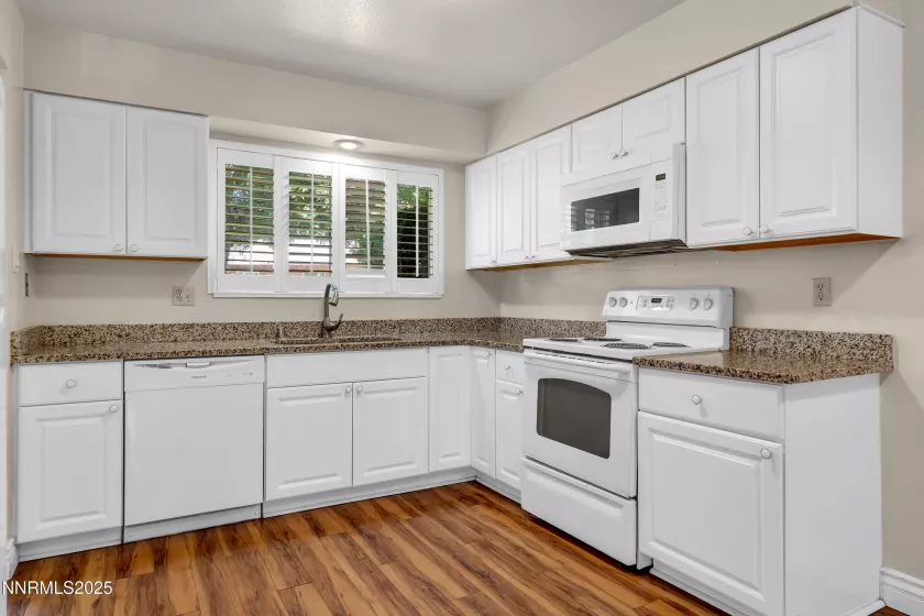 419 Smithridge, Reno, Nevada 89502, 2 Bedrooms Bedrooms, ,2 BathroomsBathrooms,Residential,Residential,Smithridge,250052758