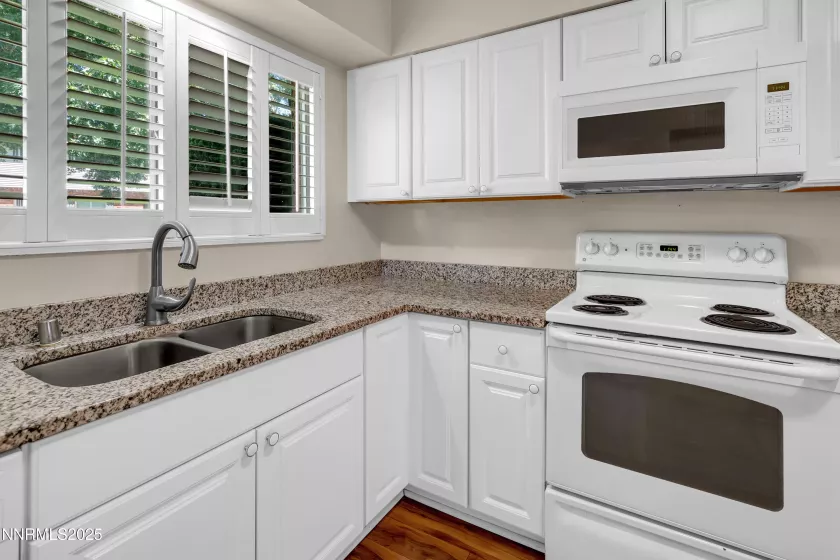 419 Smithridge, Reno, Nevada 89502, 2 Bedrooms Bedrooms, ,2 BathroomsBathrooms,Residential,Residential,Smithridge,250052758