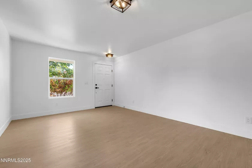 8868 Silverkist, Reno, Nevada 89506, 4 Bedrooms Bedrooms, ,3 BathroomsBathrooms,Residential,Residential,Silverkist,250052810