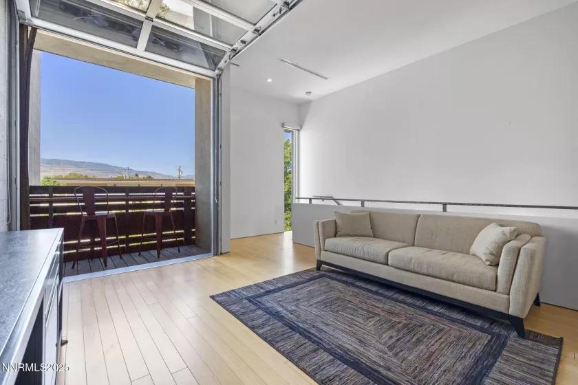 880 Center, Reno, Nevada 89501, 2 Bedrooms Bedrooms, ,3 BathroomsBathrooms,Residential,Residential,Center,250052838
