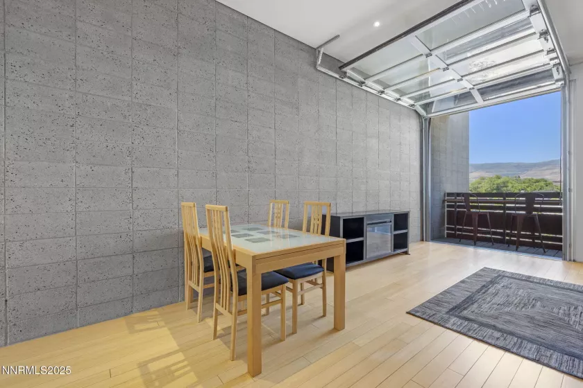 880 Center, Reno, Nevada 89501, 2 Bedrooms Bedrooms, ,3 BathroomsBathrooms,Residential,Residential,Center,250052838