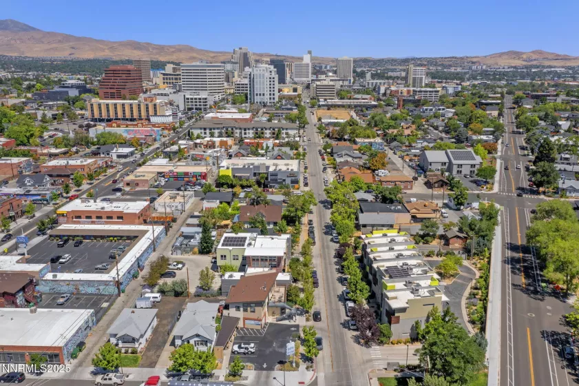 880 Center, Reno, Nevada 89501, 2 Bedrooms Bedrooms, ,3 BathroomsBathrooms,Residential,Residential,Center,250052838