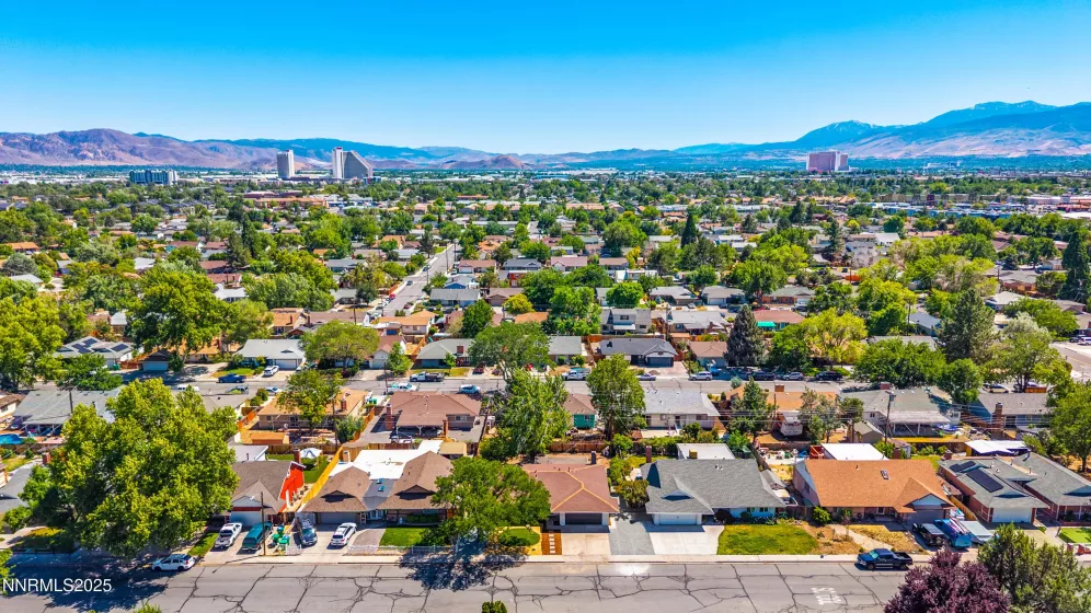 1745 Vance, Sparks, Nevada 89431, 3 Bedrooms Bedrooms, ,2 BathroomsBathrooms,Residential,Residential,Vance,250052847