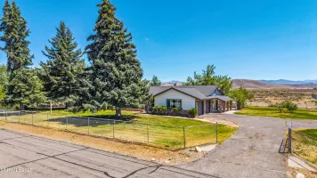 1513 Riverview, Gardnerville, Nevada 89460, 3 Bedrooms Bedrooms, ,2 BathroomsBathrooms,Residential,Residential,Riverview,250052854