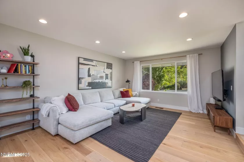 3390 Thornhill, Reno, Nevada 89509, 5 Bedrooms Bedrooms, ,3 BathroomsBathrooms,Residential,Residential,Thornhill,250052865