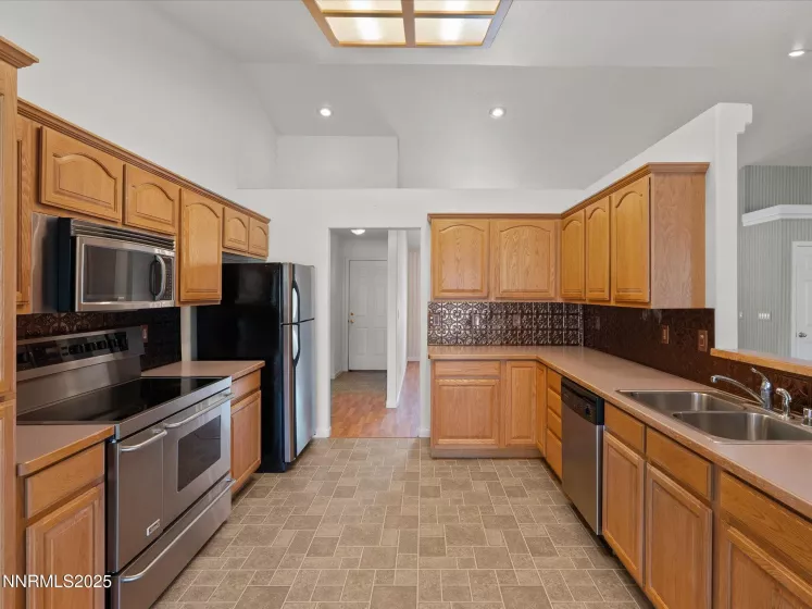 696 Sunrise, Fallon, Nevada 89406, 4 Bedrooms Bedrooms, ,2 BathroomsBathrooms,Residential,Residential,Sunrise,250052867
