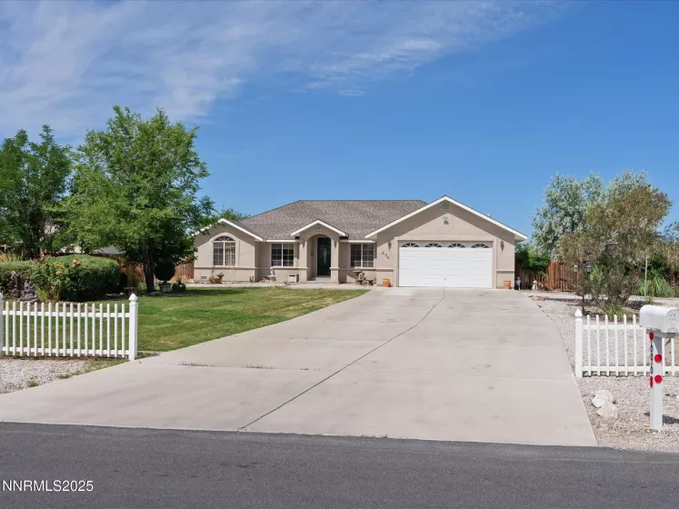 696 Sunrise, Fallon, Nevada 89406, 4 Bedrooms Bedrooms, ,2 BathroomsBathrooms,Residential,Residential,Sunrise,250052867