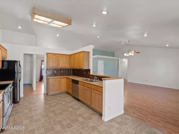 696 Sunrise, Fallon, Nevada 89406, 4 Bedrooms Bedrooms, ,2 BathroomsBathrooms,Residential,Residential,Sunrise,250052867