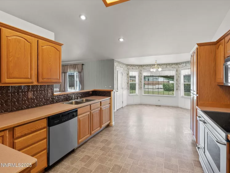 696 Sunrise, Fallon, Nevada 89406, 4 Bedrooms Bedrooms, ,2 BathroomsBathrooms,Residential,Residential,Sunrise,250052867
