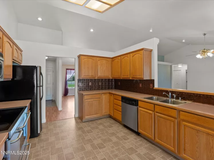 696 Sunrise, Fallon, Nevada 89406, 4 Bedrooms Bedrooms, ,2 BathroomsBathrooms,Residential,Residential,Sunrise,250052867