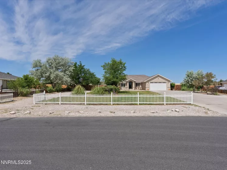 696 Sunrise, Fallon, Nevada 89406, 4 Bedrooms Bedrooms, ,2 BathroomsBathrooms,Residential,Residential,Sunrise,250052867