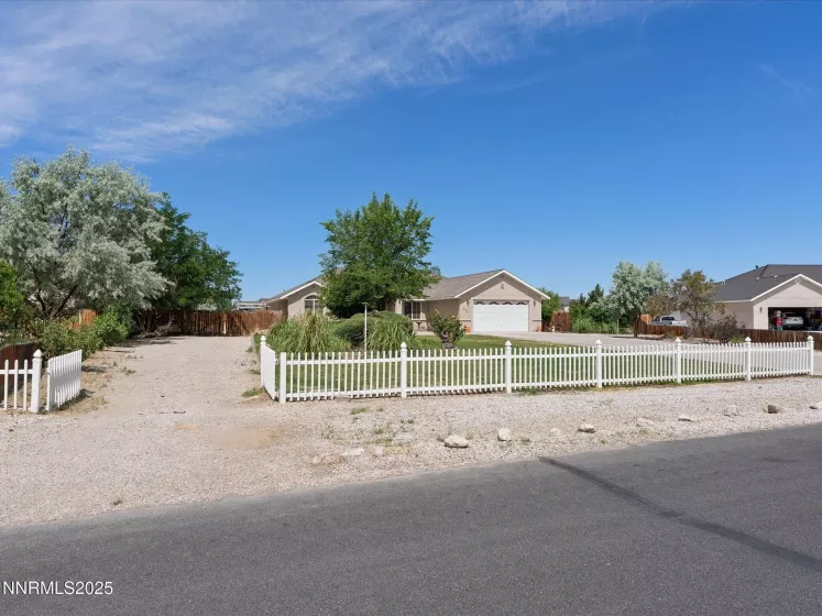696 Sunrise, Fallon, Nevada 89406, 4 Bedrooms Bedrooms, ,2 BathroomsBathrooms,Residential,Residential,Sunrise,250052867