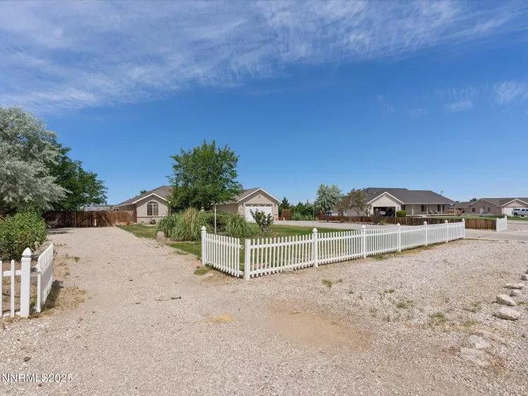 696 Sunrise, Fallon, Nevada 89406, 4 Bedrooms Bedrooms, ,2 BathroomsBathrooms,Residential,Residential,Sunrise,250052867
