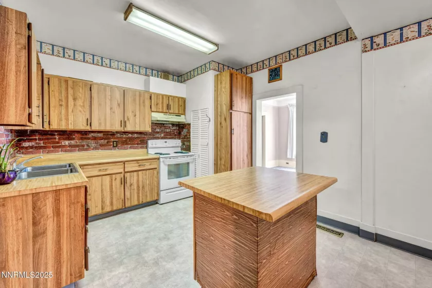 1012 Nevada, Carson City, Nevada 89703, 4 Bedrooms Bedrooms, ,1 BathroomBathrooms,Residential,Residential,Nevada,250052872