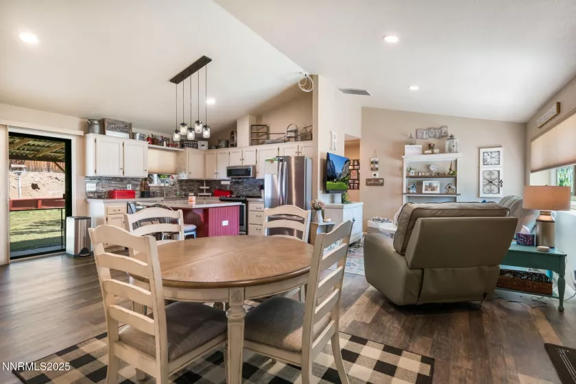 641 Long Valley, Gardnerville, Nevada 89460, 3 Bedrooms Bedrooms, ,2 BathroomsBathrooms,Residential,Residential,Long Valley,250052827