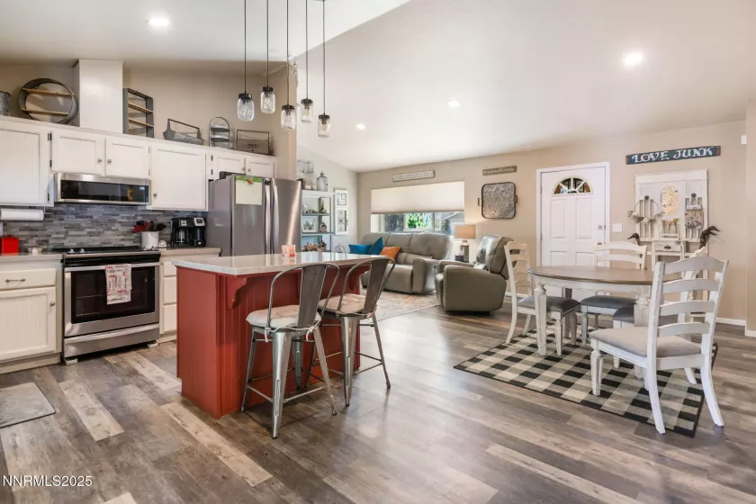 641 Long Valley, Gardnerville, Nevada 89460, 3 Bedrooms Bedrooms, ,2 BathroomsBathrooms,Residential,Residential,Long Valley,250052827