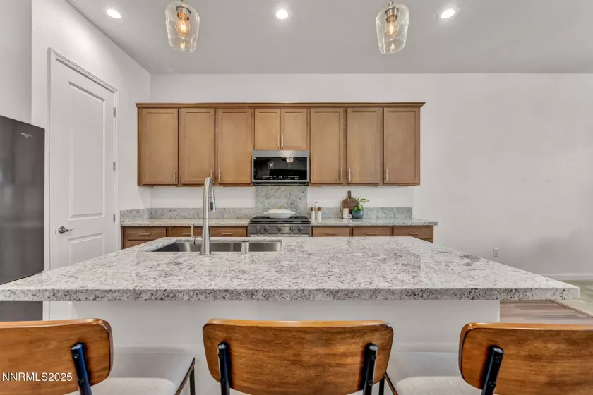 2180 Snoqualmie, Sparks, Nevada 89436, 3 Bedrooms Bedrooms, ,3 BathroomsBathrooms,Residential,Residential,Snoqualmie,250052834