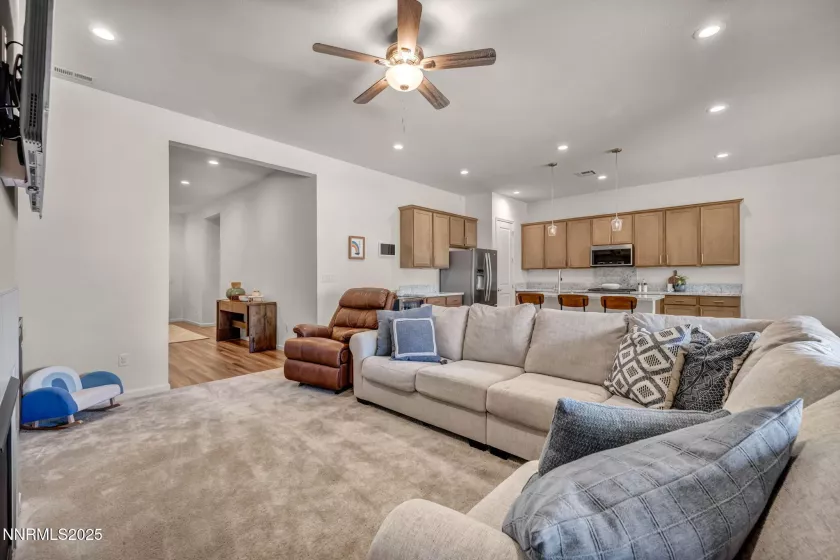 2180 Snoqualmie, Sparks, Nevada 89436, 3 Bedrooms Bedrooms, ,3 BathroomsBathrooms,Residential,Residential,Snoqualmie,250052834