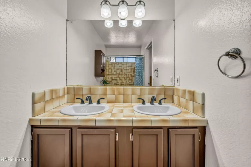 1419 Leonard, Gardnerville, Nevada 89460, 3 Bedrooms Bedrooms, ,2 BathroomsBathrooms,Residential,Residential,Leonard,250052894