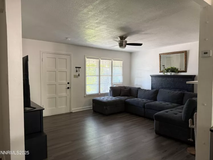345 H, Sparks, Nevada 89431, 3 Bedrooms Bedrooms, ,2 BathroomsBathrooms,Residential,Residential,H,250052896