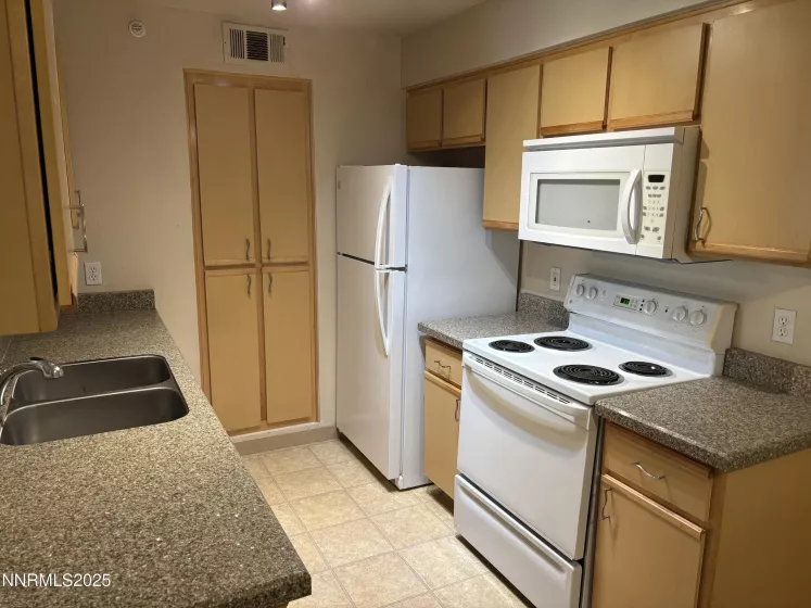 6850 Sharlands, Reno, Nevada 89523, 2 Bedrooms Bedrooms, ,2 BathroomsBathrooms,Residential,Residential,Sharlands,250052946
