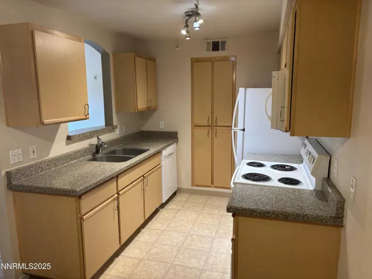 6850 Sharlands, Reno, Nevada 89523, 2 Bedrooms Bedrooms, ,2 BathroomsBathrooms,Residential,Residential,Sharlands,250052946