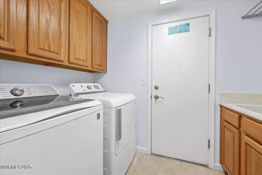 4456 White Fish, Reno, Nevada 89511, 5 Bedrooms Bedrooms, ,3 BathroomsBathrooms,Residential,Residential,White Fish,250052954