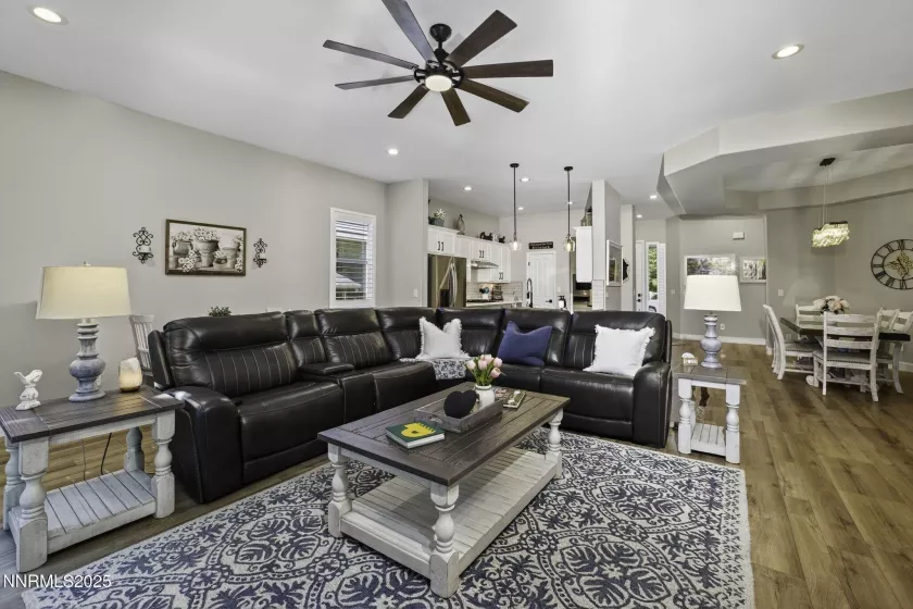 5804 Desert Mirage, Sparks, Nevada 89436, 3 Bedrooms Bedrooms, ,2 BathroomsBathrooms,Residential,Residential,Desert Mirage,250052953