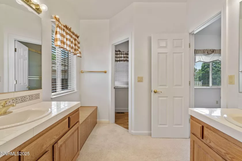 5675 Hidden Valley, Reno, Nevada 89502, 5 Bedrooms Bedrooms, ,5 BathroomsBathrooms,Residential,Residential,Hidden Valley,250052958