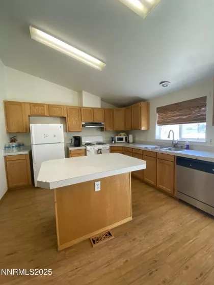 4125 Golden Cir, Winnemucca, Nevada 89445, 3 Bedrooms Bedrooms, ,2 BathroomsBathrooms,Residential,Residential,Golden Cir,250052960