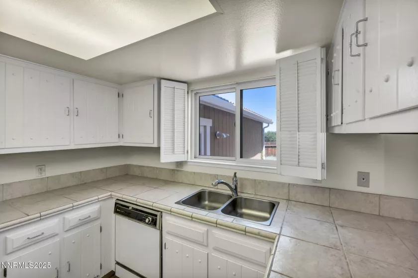 1425 Julie, Reno, Nevada 89509, 4 Bedrooms Bedrooms, ,3 BathroomsBathrooms,Residential,Residential,Julie,250052987