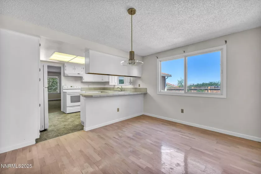 1425 Julie, Reno, Nevada 89509, 4 Bedrooms Bedrooms, ,3 BathroomsBathrooms,Residential,Residential,Julie,250052987