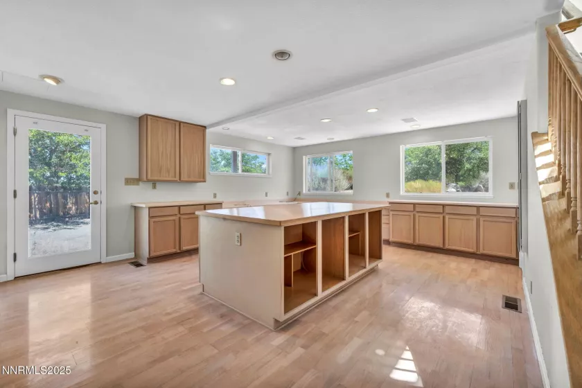 1425 Julie, Reno, Nevada 89509, 4 Bedrooms Bedrooms, ,3 BathroomsBathrooms,Residential,Residential,Julie,250052987